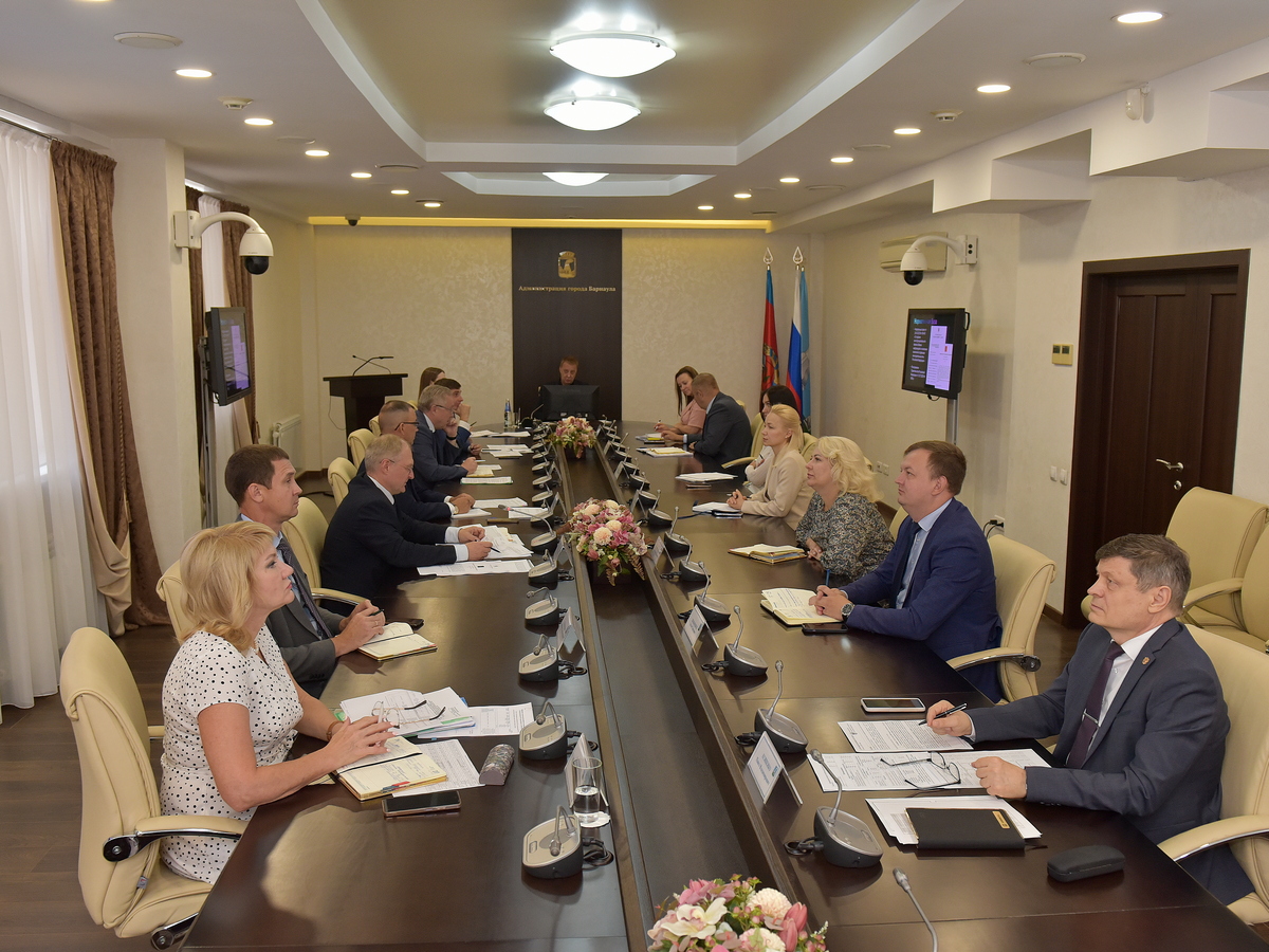 Вячеслав Франк провел оперативное аппаратное совещание