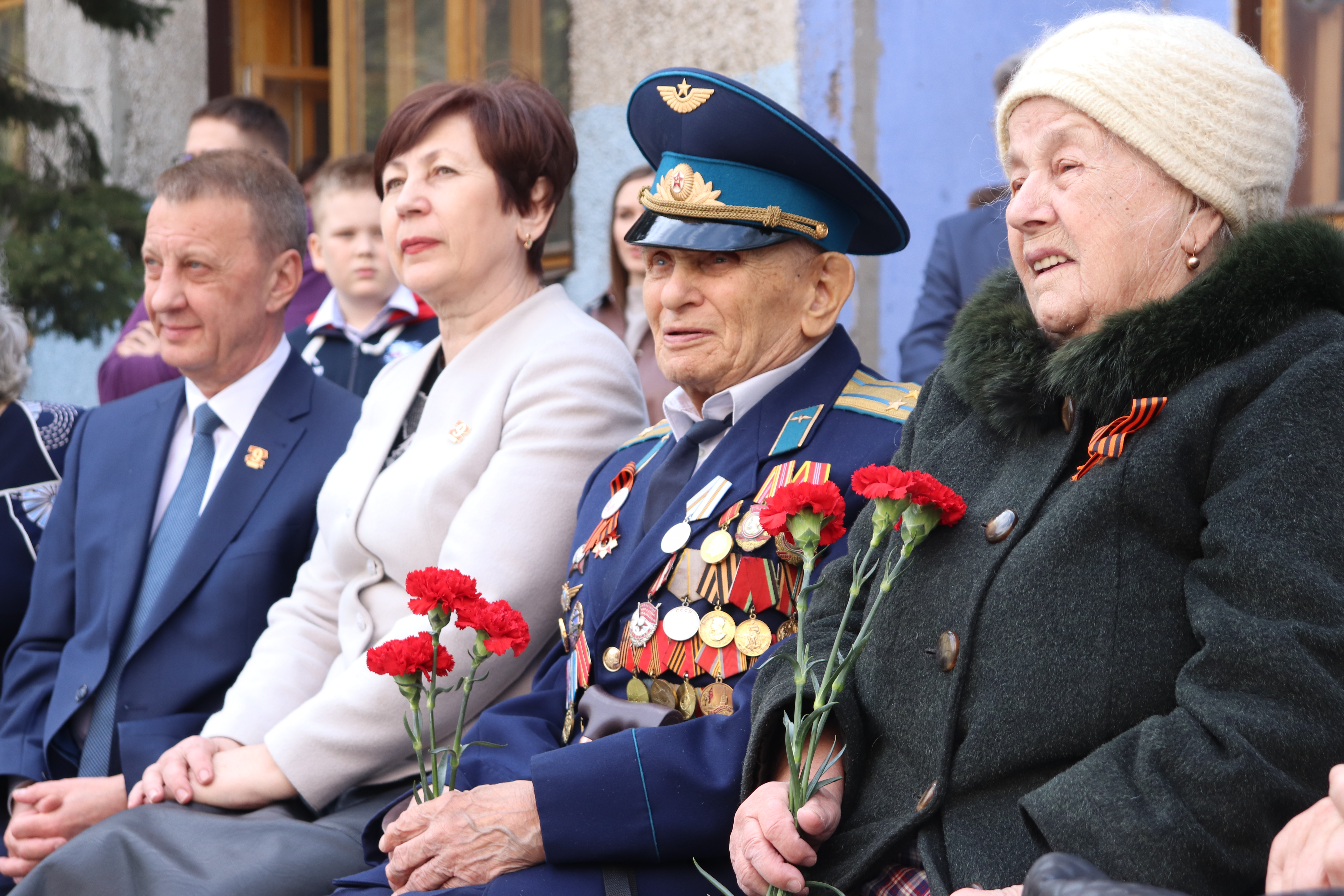 Фронтовые бригады поздравили ветеранов и тружеников тыла с Днем Победы