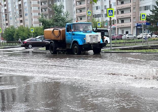 В Ленинском районе устраняют последствия непогоды