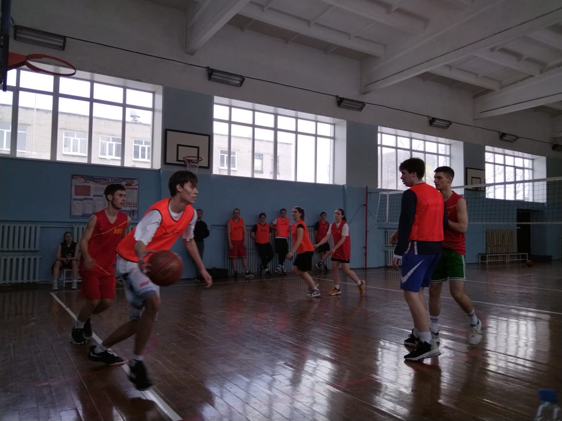 Соревнования по баскетболу прошли среди студентов высших и средних специальных учебных заведений Центрального района