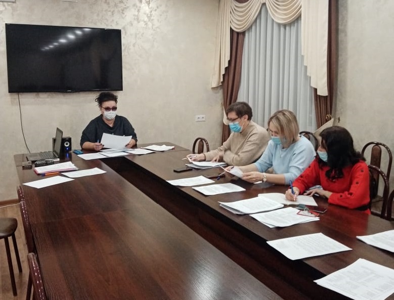 Заседание комиссии по делам несовершеннолетних и защите их прав прошло в администрации Октябрьского района