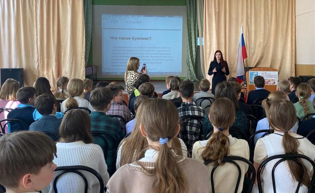 Учащиеся школы №55 Барнаула прослушали лекцию о профилактике экстремизма в молодежной среде