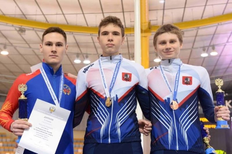 Две серебряную и одну бронзовую медали завоевали барнаульские конькобежцы на первенстве России среди юниоров