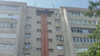 Продолжается работа по демонтажу декоративной кладки по ул.Попова, 113