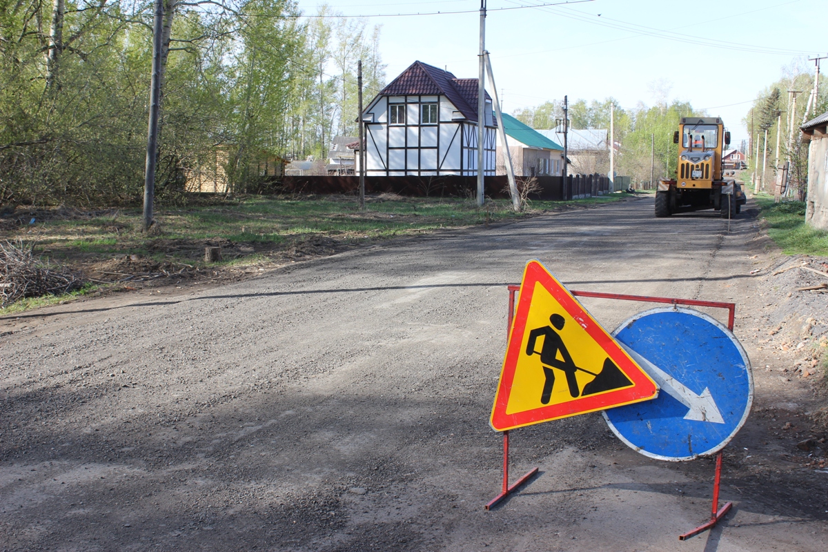 В барнаульском поселке Лебяжье продолжается капремонт дороги по улице Опытная станция 