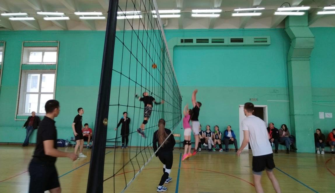 Завершился турнир по волейболу среди студентов высших и средних специальных учебных заведений Центрального района