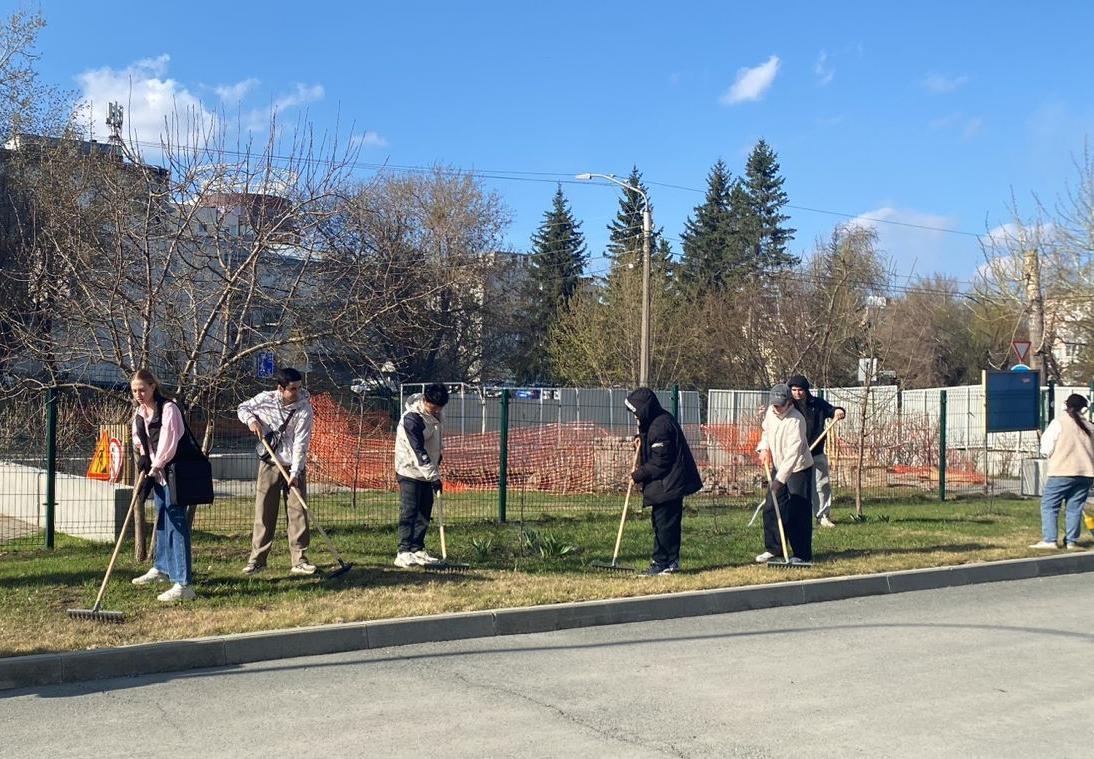 В Барнауле проходит очередная акция по санитарной очистке территорий «чистый четверг»