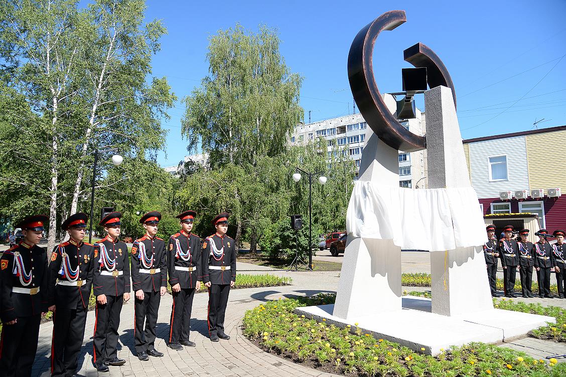 В Барнауле открыли памятный знак, посвящённый 75-летию полного освобождения Ленинграда от фашистской блокады