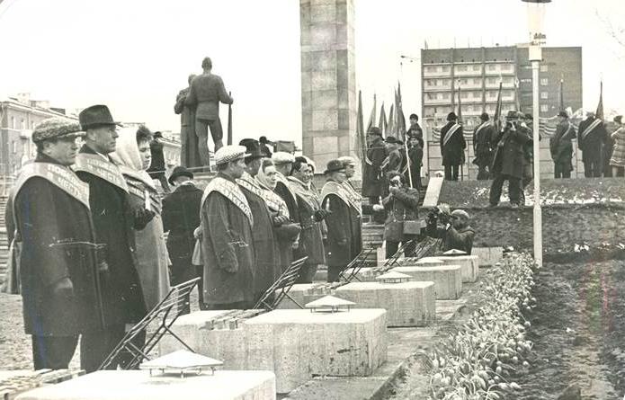 Городской архив ко Дню Победы подготовил виртуальную выставку «Барнаулу – городу трудовой доблести посвящается» 