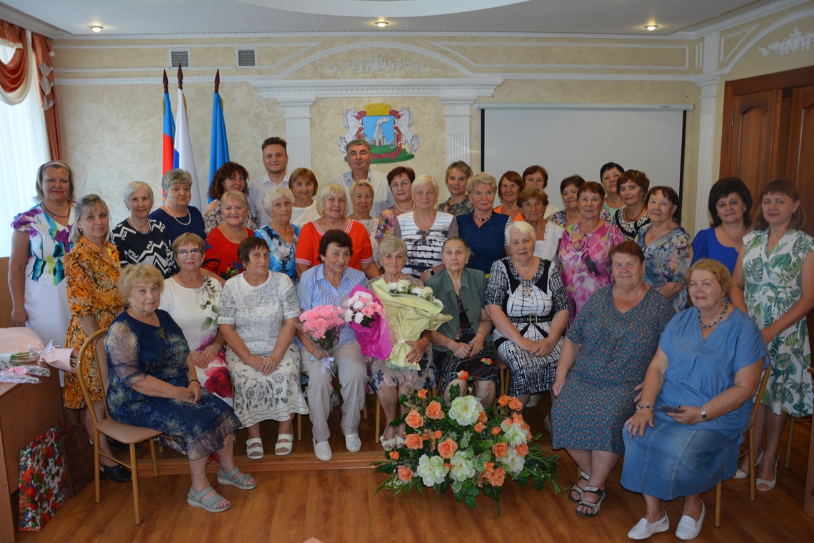 Свой 75-летний юбилей отметила председатель Союза пенсионеров Ленинского района Надежда Григорьевна Рубцова
