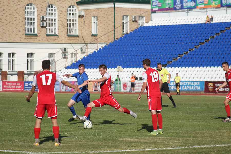 Барнаульское «Динамо» проиграло в последнем матче сезона, но сохранило место в турнирной таблице