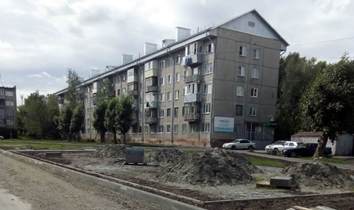 В семи дворах Ленинского района Барнаула ведутся работы в рамках нацпроекта 