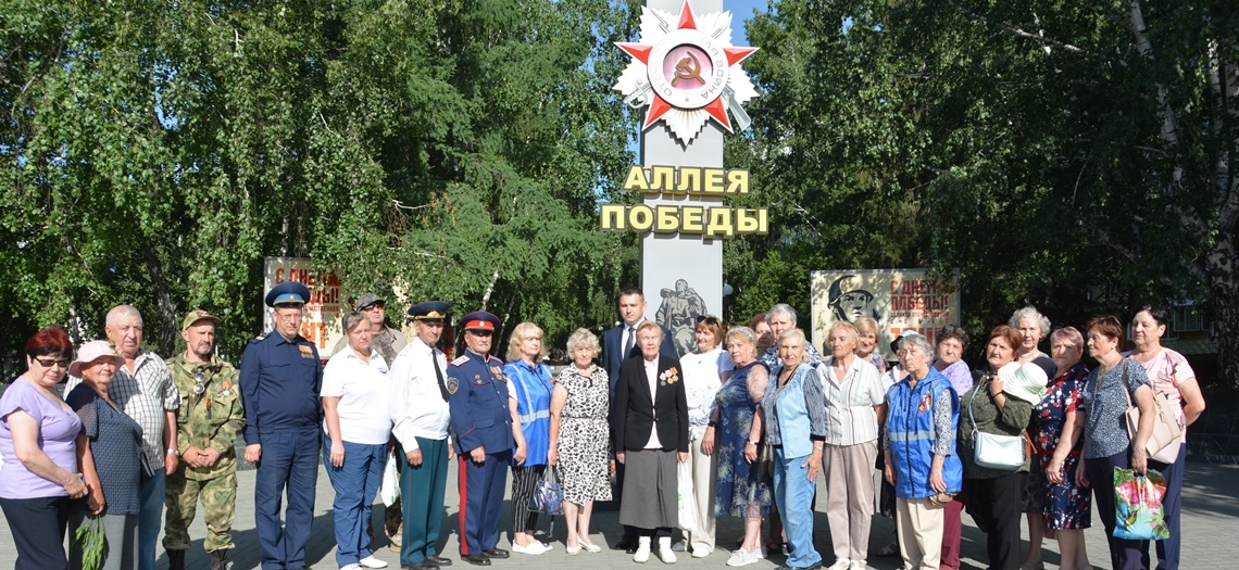 В День Памяти и скорби в Ленинском районе возложили цветы к стеле на Аллее Победы