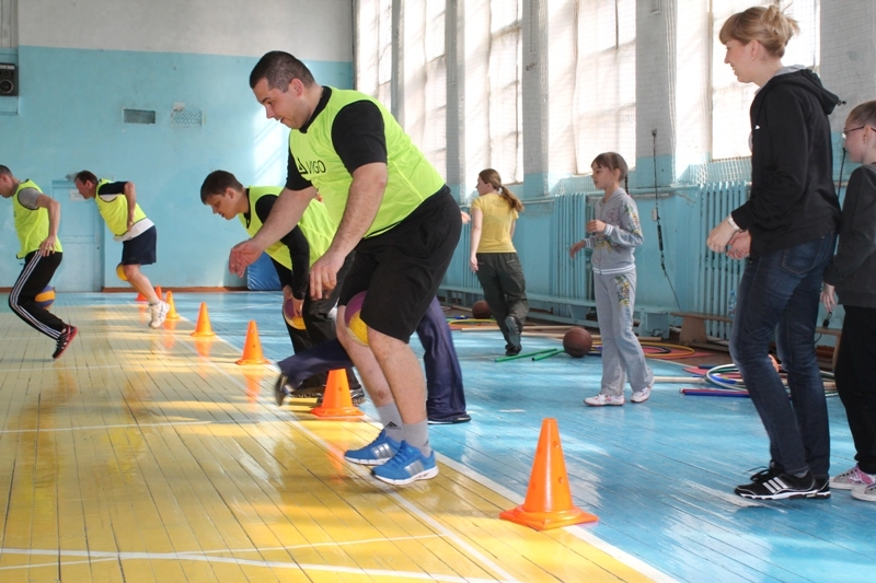 Папа я спортивная семья. Мама папа я спортивная семья. Мама и я спортивная семья. Спортивное мероприятие папа мама я спортивная семья. Спортивное соревнование с папами.