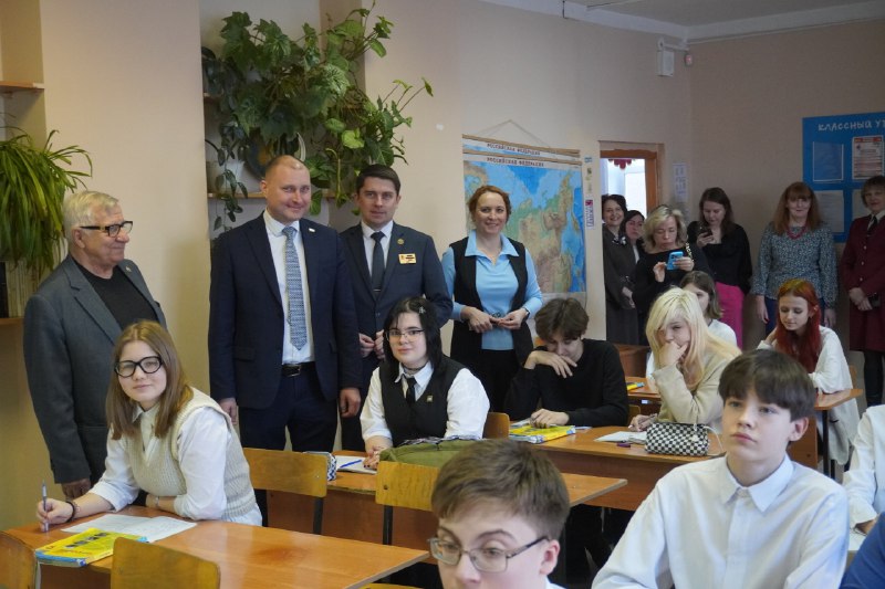 Работу барнаульской школы № 125 оценили представители общественного контроля