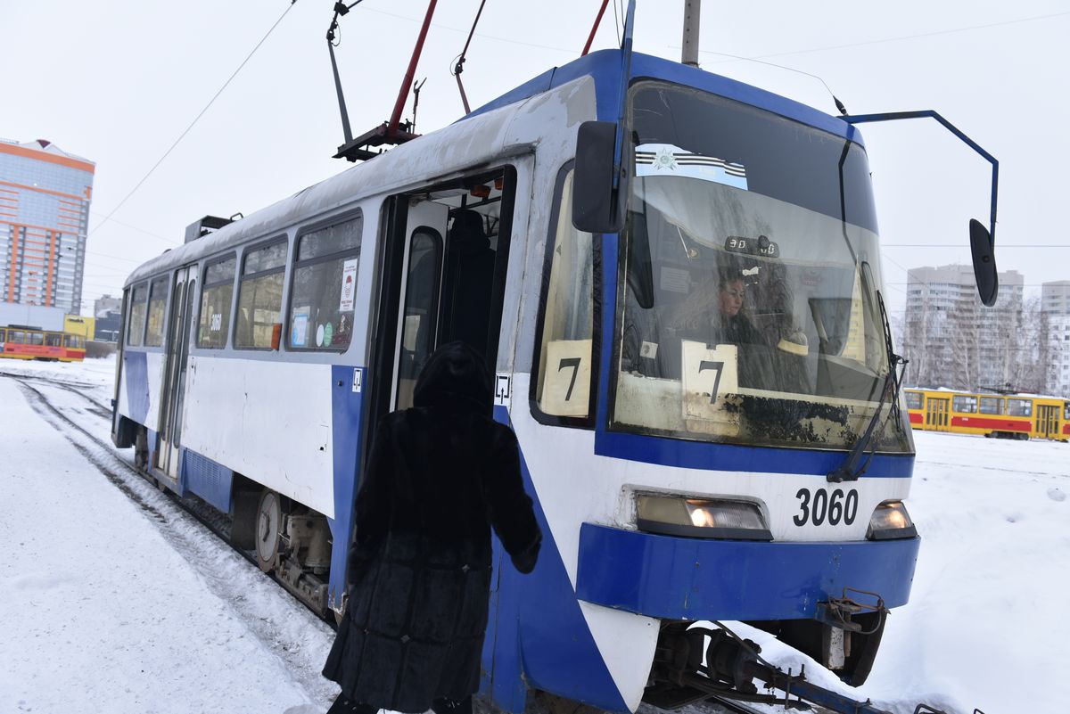 В Барнауле в тестовом режиме на линию выйдут два трамвайных вагона без кондукторов