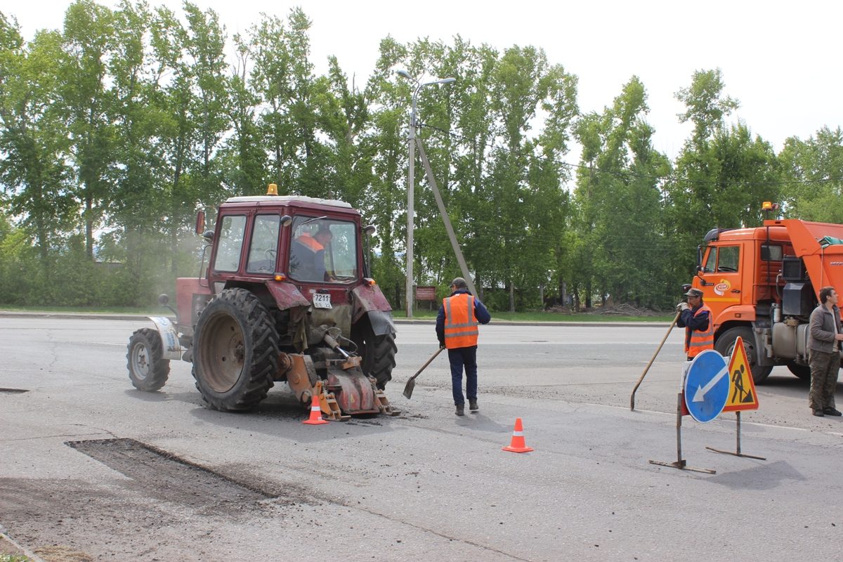 На участках улиц в Барнауле ведется текущий ремонт