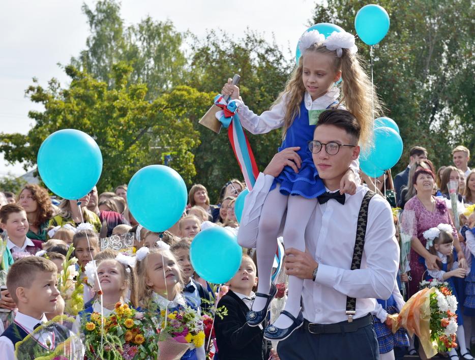 22 мая в Барнауле прозвенит последний звонок для более 6900 девятиклассников и 4109 выпускников 11-х классов
