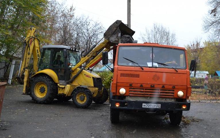 Более 270 машин санитарного мусора вывезли за три дня с территории Барнаула 