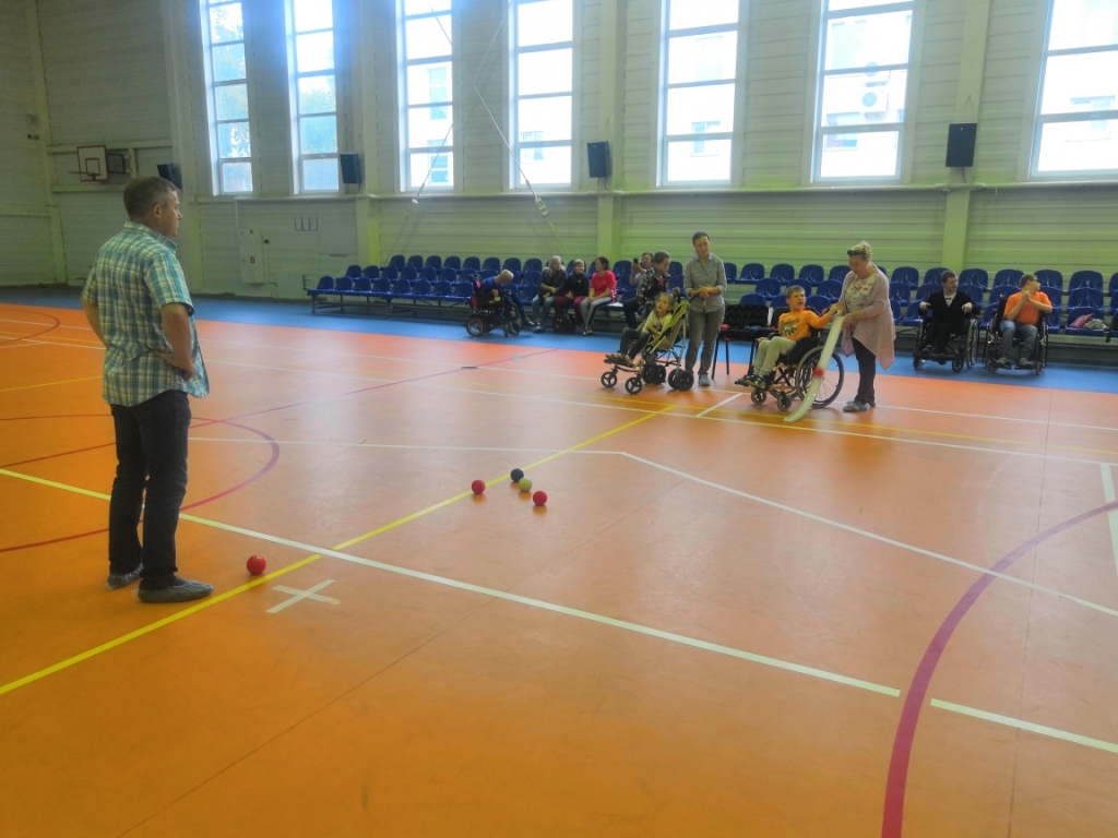 В Алтайском училище олимпийского резерва провели соревнования по бочче, посвященные Дню государственного флага РФ