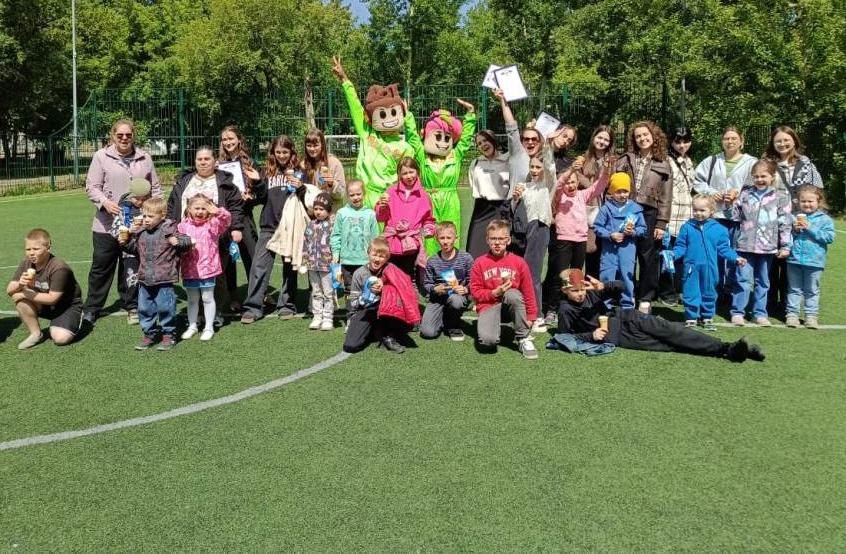 В преддверии Дня защиты детей на спортивной площадке в сквере Химиков состоялось подведение итогов творческих конкурсов