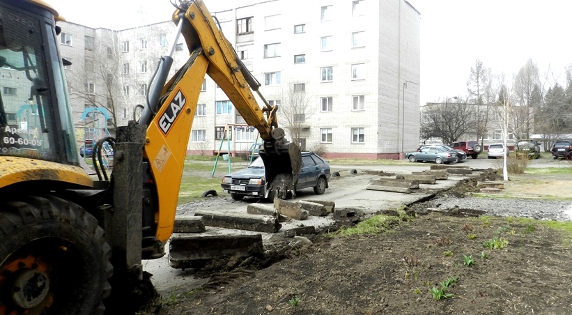 В Ленинском районе приступили к обустройству дворов по нацпроекту «Жилье и городская среда»