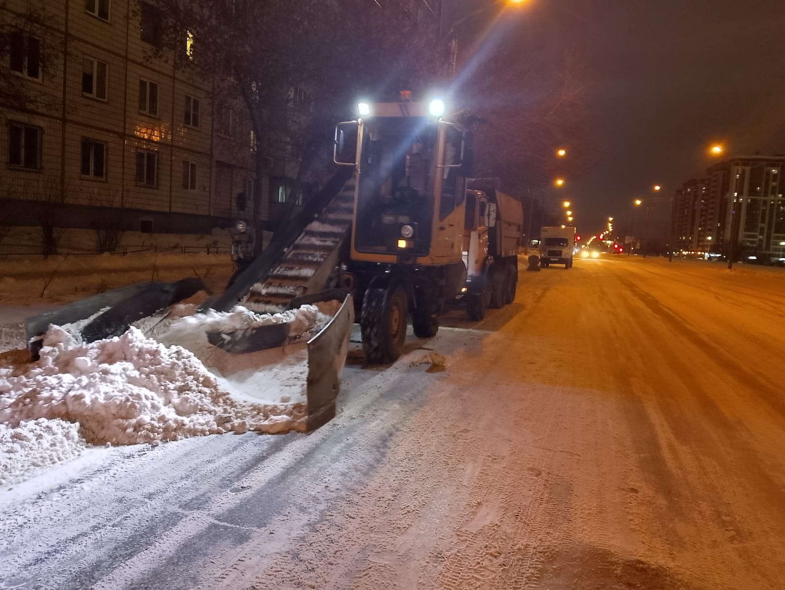 Дорожная служба продолжает устранять последствия снегопада