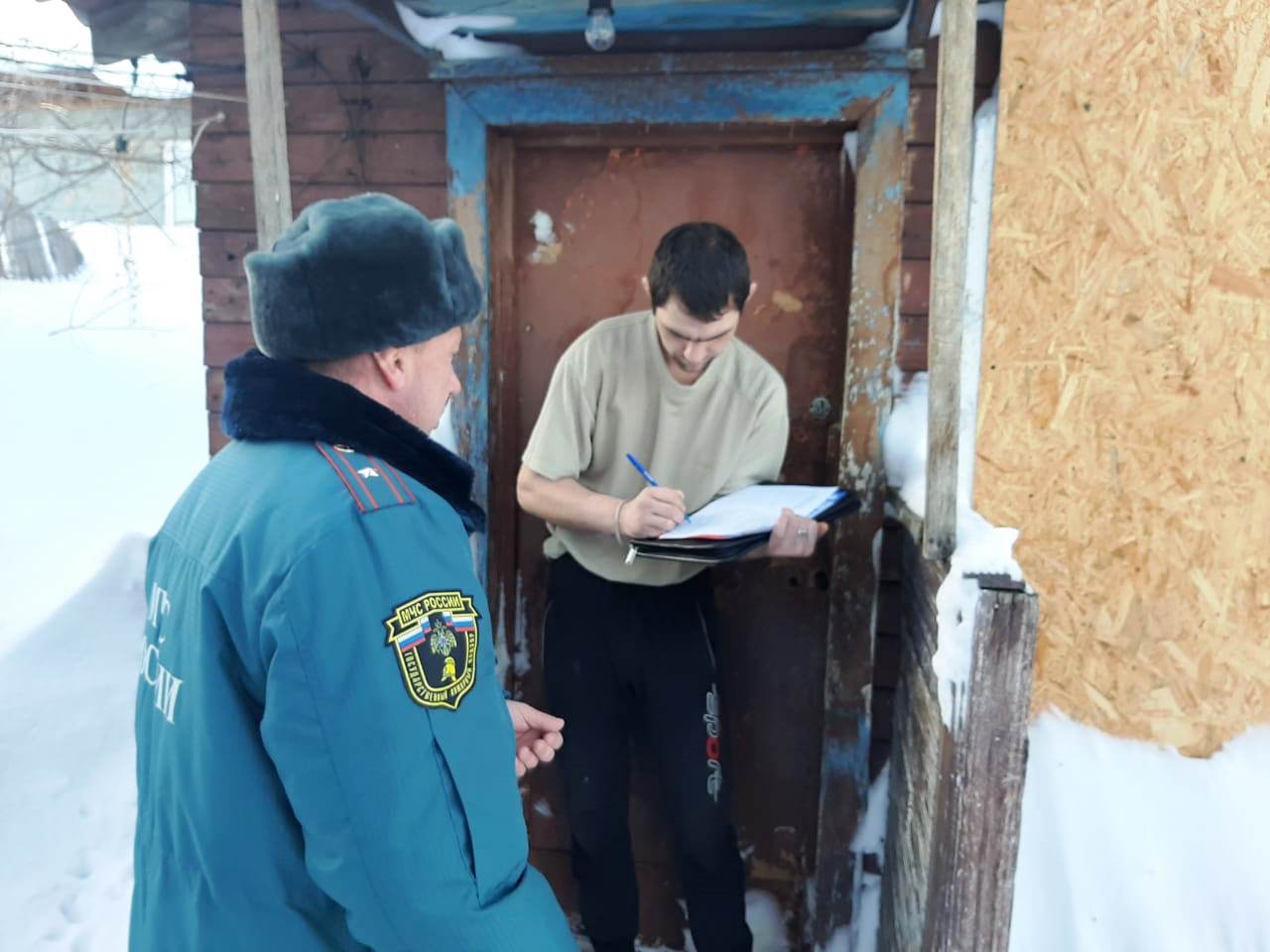 О мерах пожарной безопасности информируют жителей Барнаула в ходе рейдов