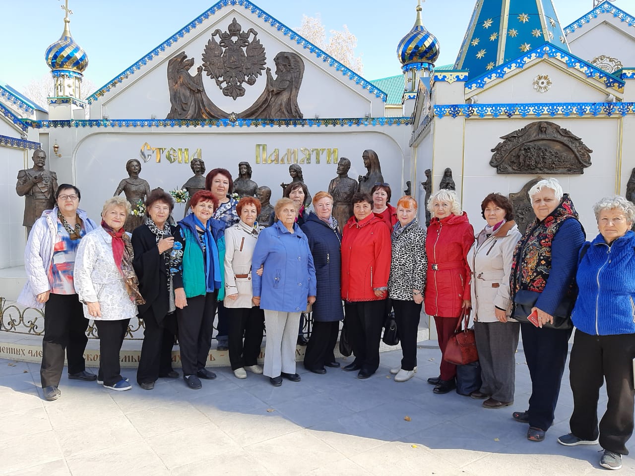 Барнаульские ветераны побывали на экскурсии в Александровском парке Бийска