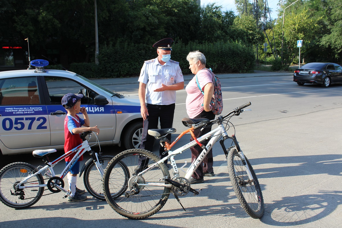 Барнаульцам напоминают о правилах безопасности при катании на велосипеде 