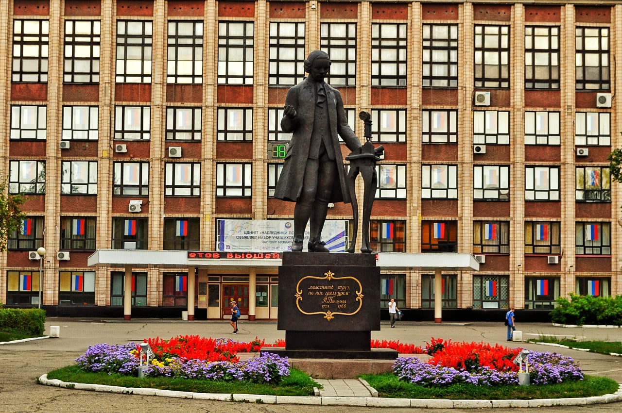 Памятник Ползунова Барнаул