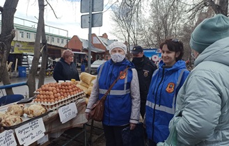 На ул.Малая Попова прошел рейд по пресечению несанкционированной торговли