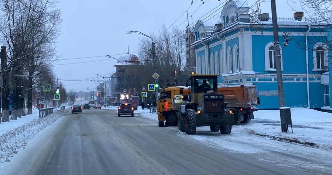 Снегоуборочная техника на дорогах Центрального района работает в усиленном режиме