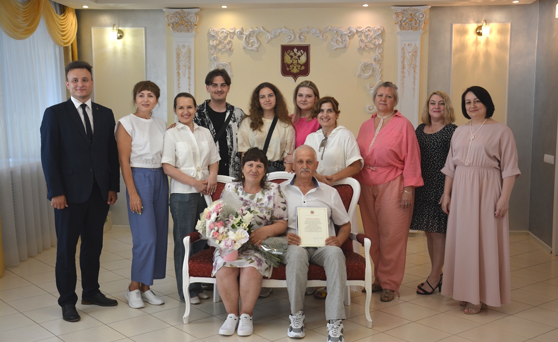50 - летие совместной жизни отмечают в Год семьи супруги Смирновы 