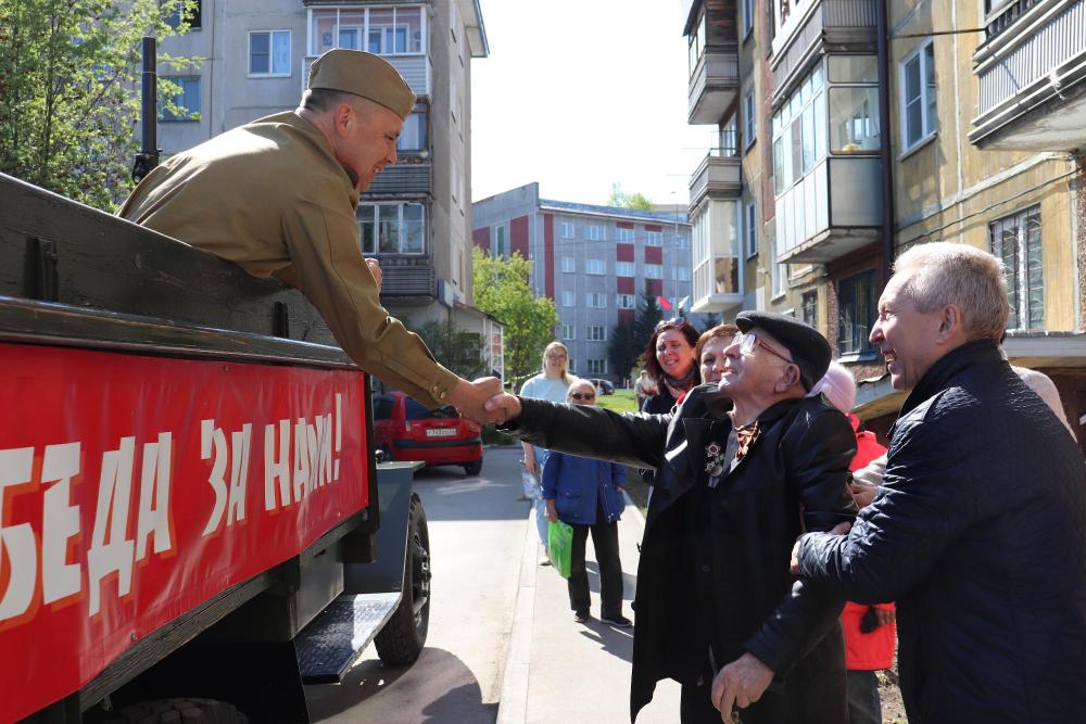 Творческие коллективы Барнаула приняли участие в патриотической акции «Фронтовые бригады»