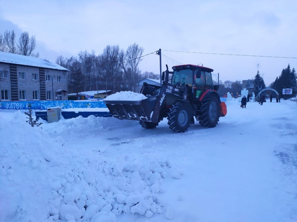 До 115 единиц снегоуборочной техники в сутки будут работать в Барнауле в выходные