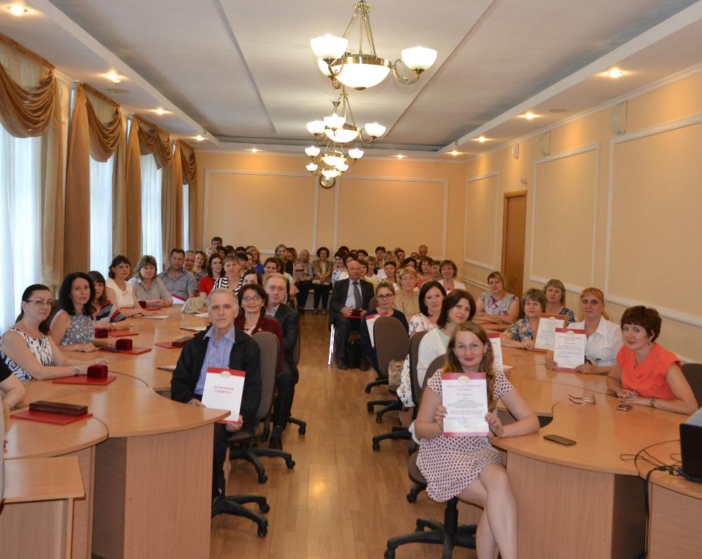Медицинских работников Барнаула наградили в преддверии профессионального праздника