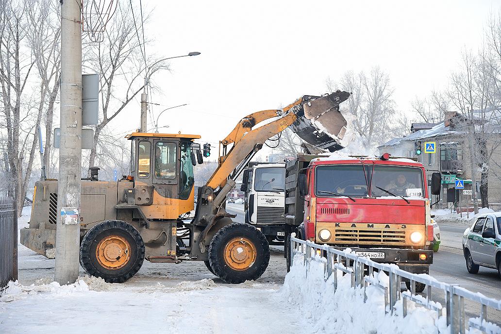 Дорожная служба проводит очистку улично-дорожной сети города