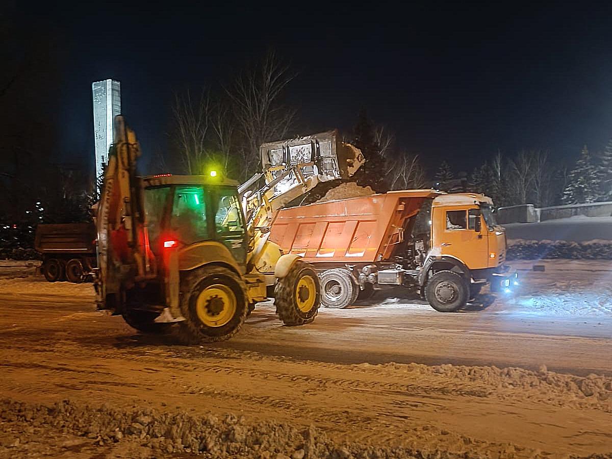 МБУ «Автодорстрой» устраняет последствия снегопада