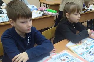 В Ленинском районе в рамках акции «Безопасный лед» проводят тематические  уроки для школьников