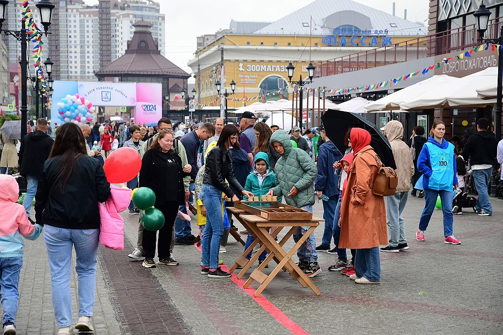 Семейный и туристский Барнаул представлен в День города на улице Мало-Тобольской