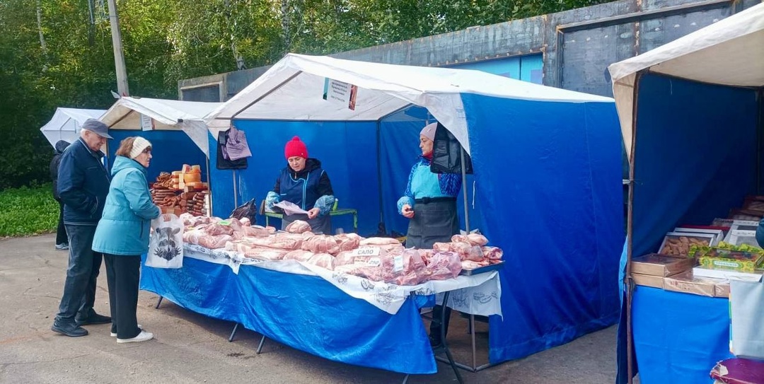 Сегодня в п.Научный Городок прошла продовольственная ярмарка выходного дня