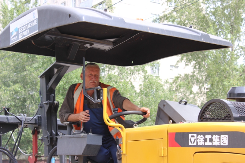 Вячеслав Франк поздравил работников дорожного хозяйства с профессиональным праздником