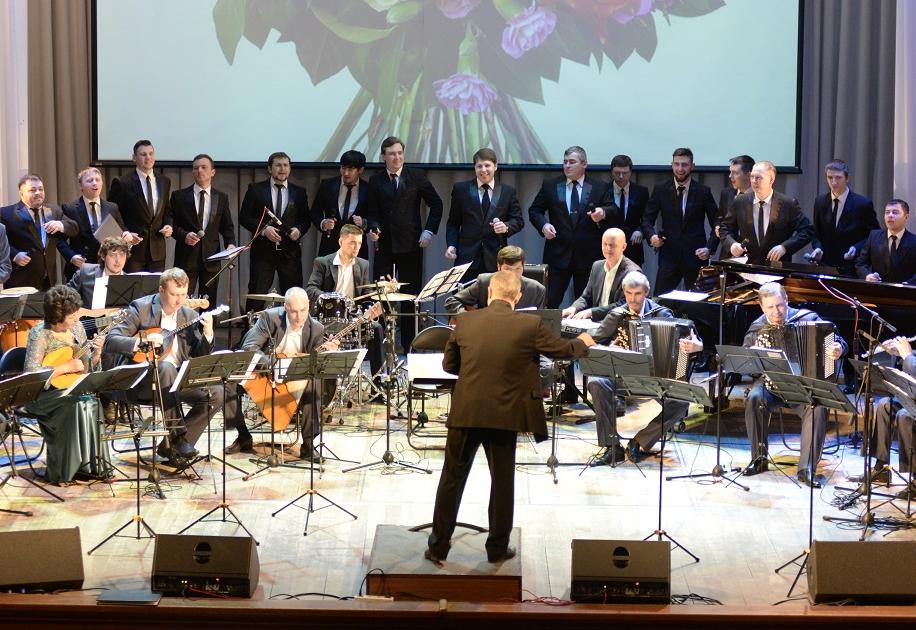 Русский камерный оркестр Барнаула и солист Новосибирской филармонии готовят новогодний концерт