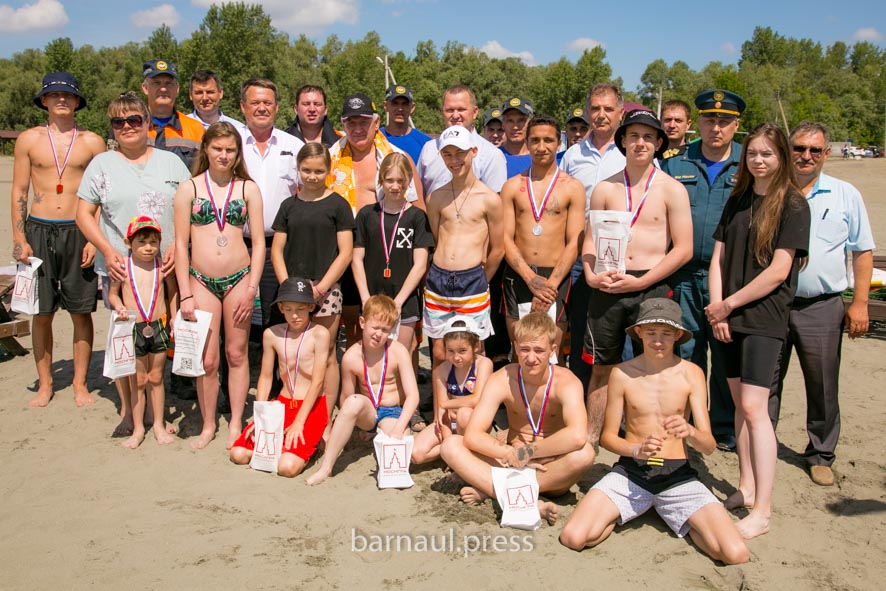 Урок безопасности на водоемах провели для подростков в Барнауле