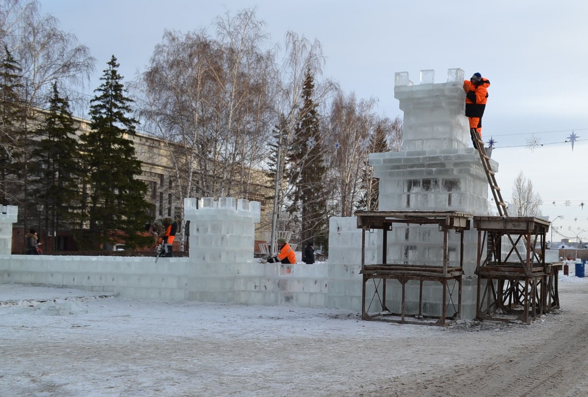 Площадь Сахарова Барнаул 2020 декабрь. Фото декабрьский день у Сахарова.