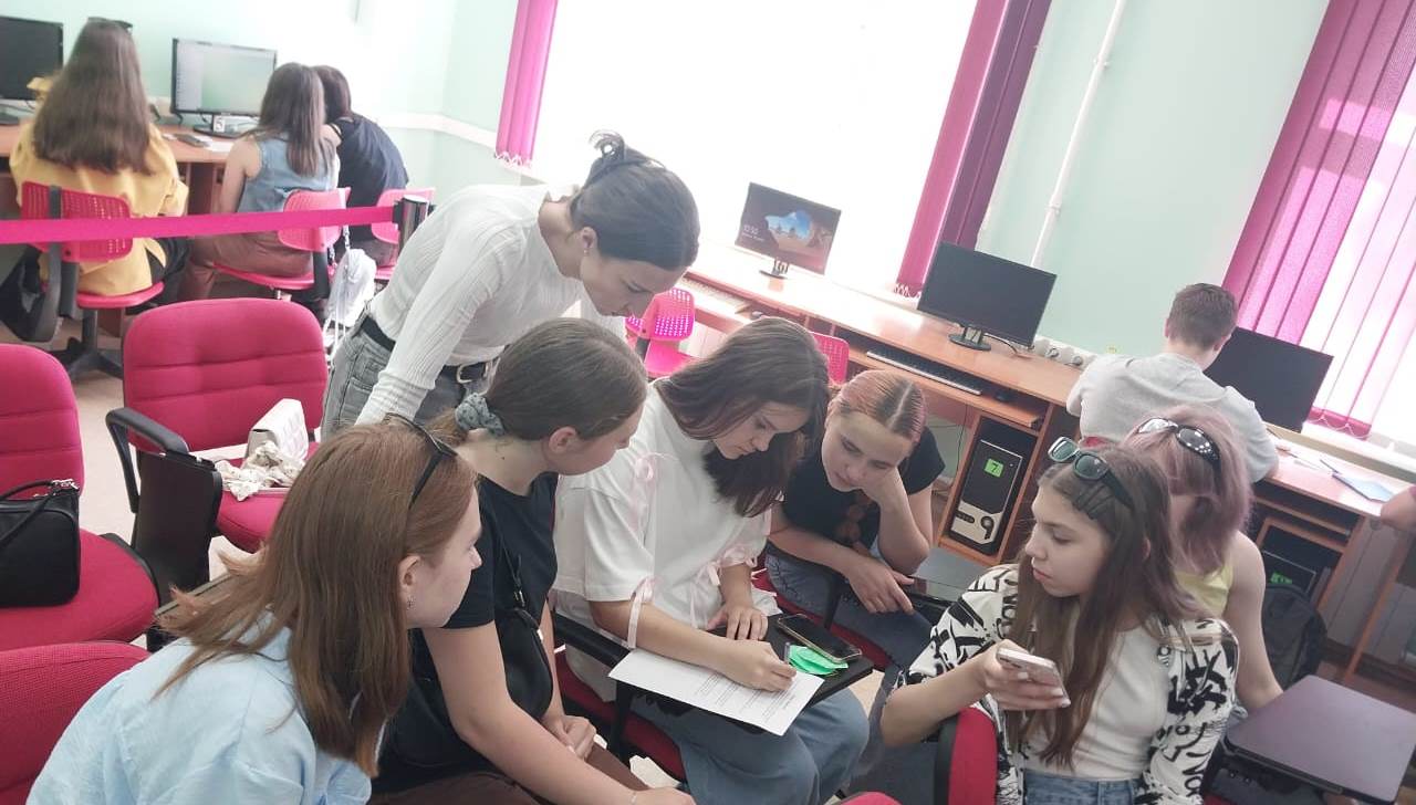 Четвертое лето подряд Алтайская академия гостеприимства участвует в районном проекте «Лето в городе моем»