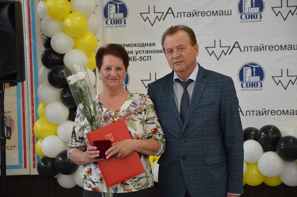 Барнаульские машиностроители принимали поздравления в преддверии профессионального праздника