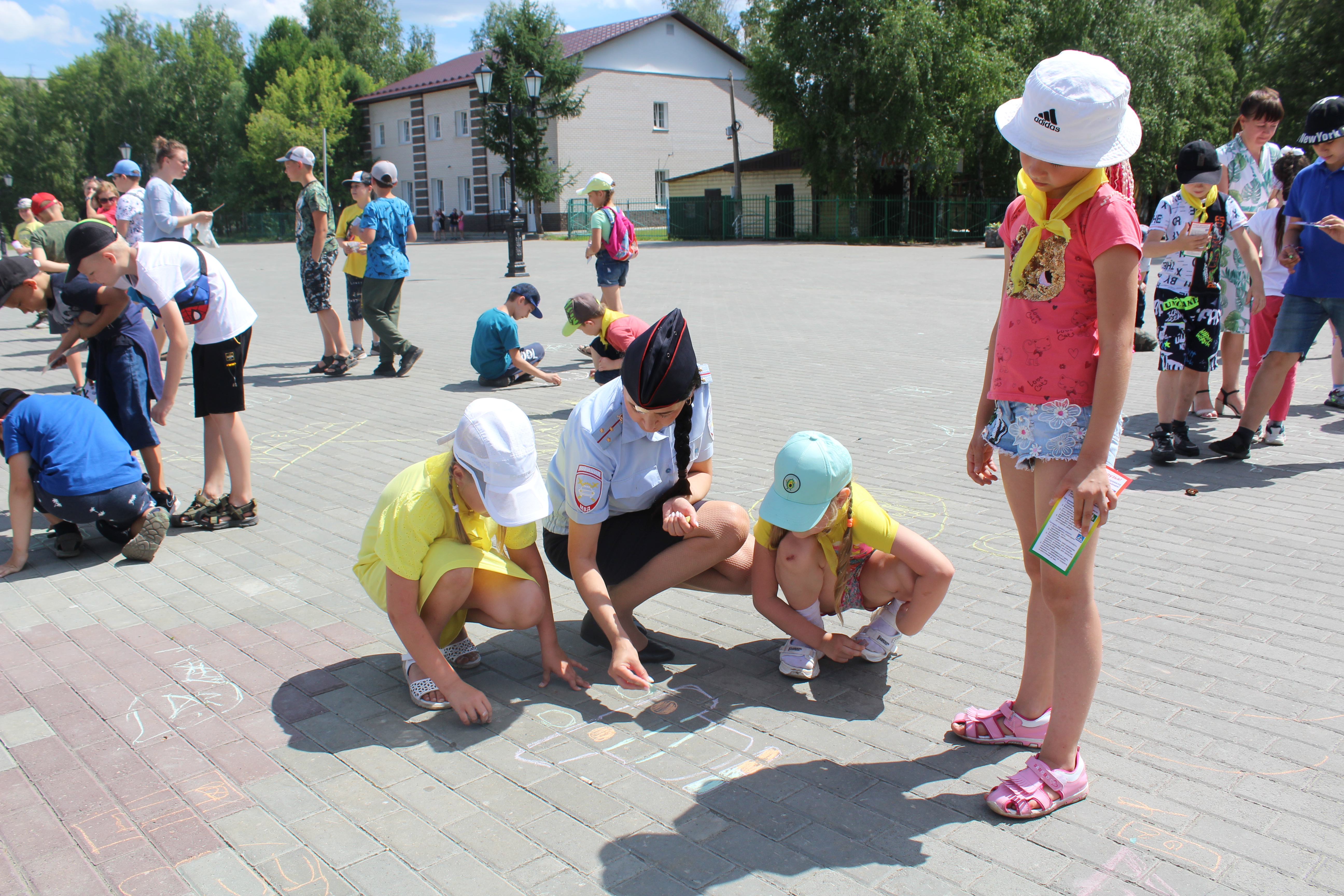 ГИБДД Барнаула напоминает детям о дорожной безопасности
