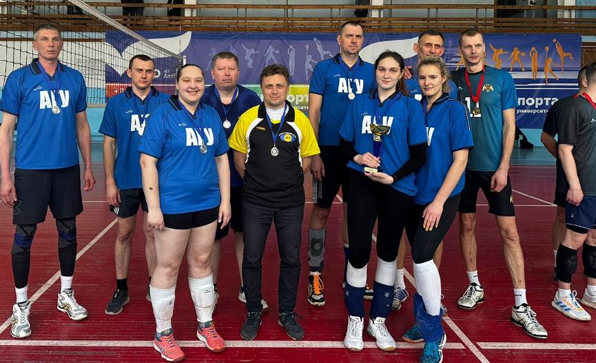 Соревнования по волейболу прошли в минувшие выходные в Железнодорожном районе 